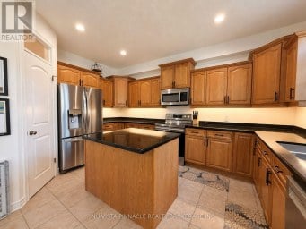 378 WHISKER STREET London North (North B) Ontario photo 7