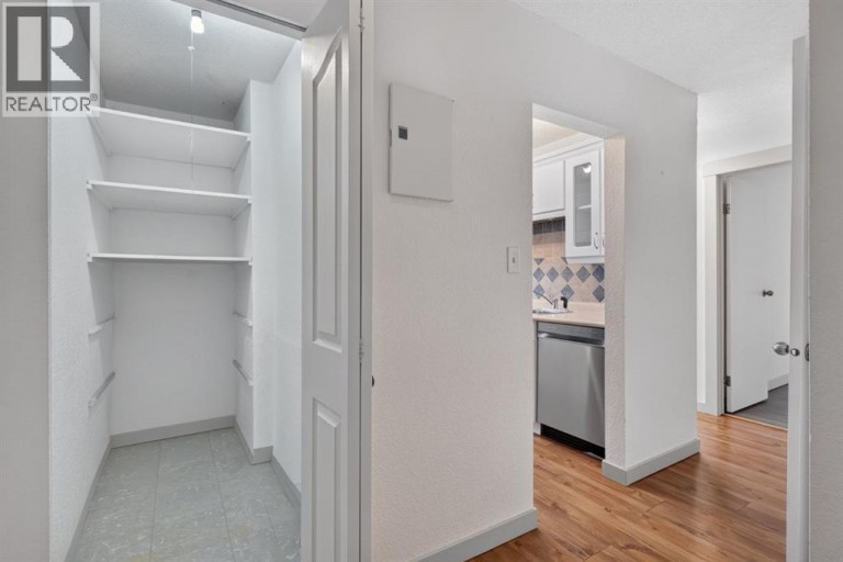 202, 809 4 Street NE, Calgary, Alberta, T2E3S9