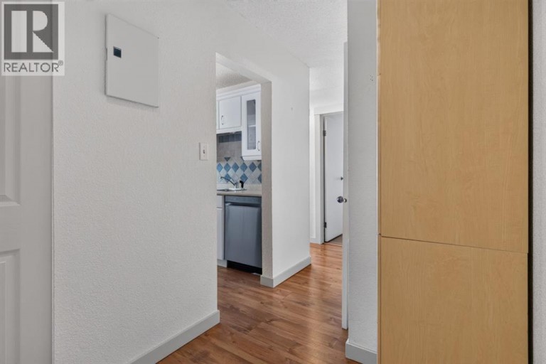 202, 809 4 Street NE, Calgary, Alberta, T2E3S9