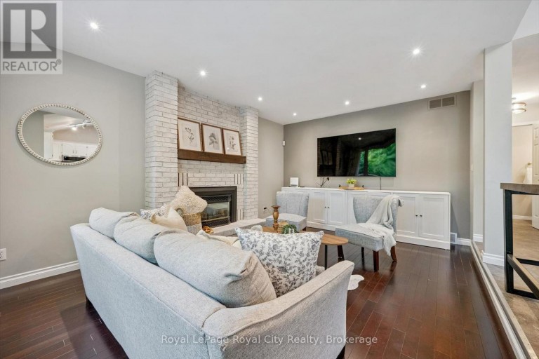 17 SUGARBUSH PLACE, Guelph (Willow West/Sugarbush/West Acres), Ontario, N1H7Z1