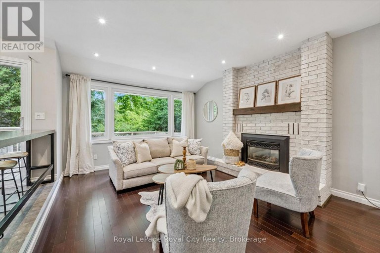 17 SUGARBUSH PLACE, Guelph (Willow West/Sugarbush/West Acres), Ontario, N1H7Z1