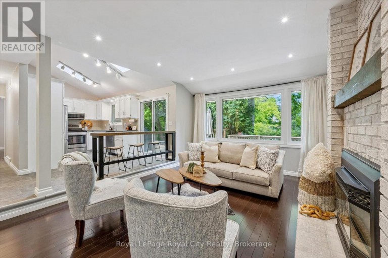 17 SUGARBUSH PLACE, Guelph (Willow West/Sugarbush/West Acres), Ontario, N1H7Z1