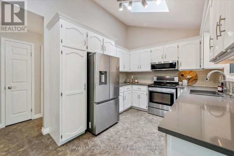 17 SUGARBUSH PLACE, Guelph (Willow West/Sugarbush/West Acres), Ontario, N1H7Z1