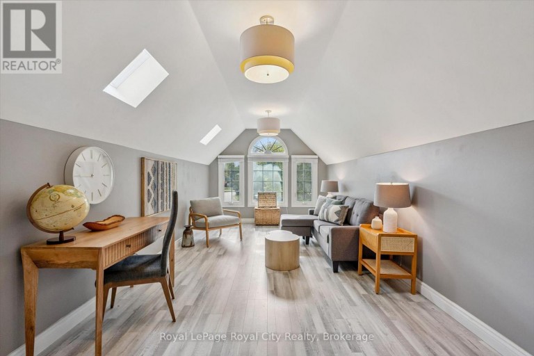 17 SUGARBUSH PLACE, Guelph (Willow West/Sugarbush/West Acres), Ontario, N1H7Z1