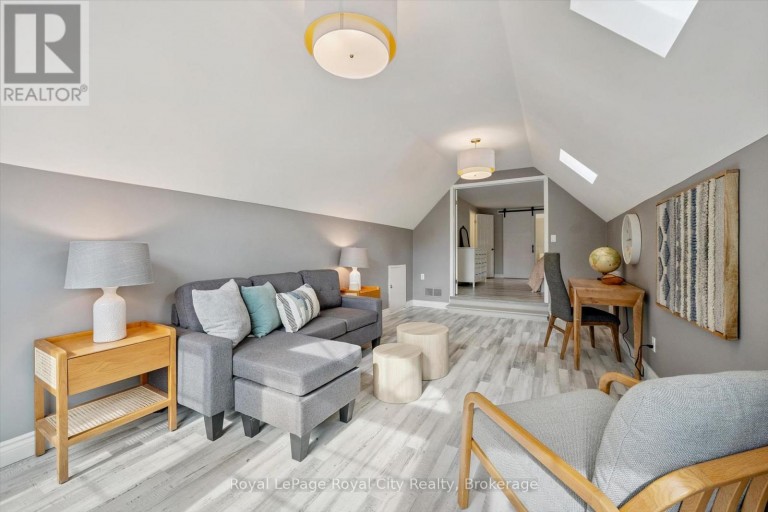 17 SUGARBUSH PLACE, Guelph (Willow West/Sugarbush/West Acres), Ontario, N1H7Z1