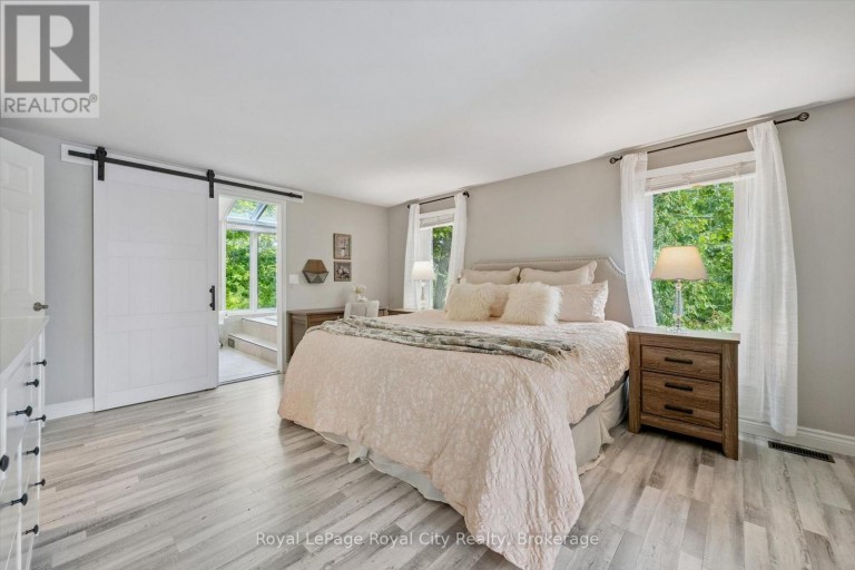 17 SUGARBUSH PLACE, Guelph (Willow West/Sugarbush/West Acres), Ontario, N1H7Z1