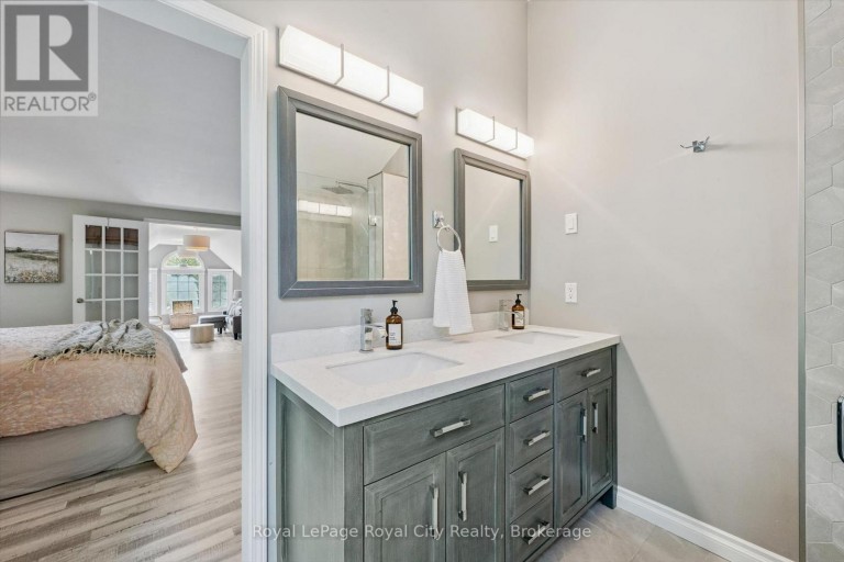 17 SUGARBUSH PLACE, Guelph (Willow West/Sugarbush/West Acres), Ontario, N1H7Z1