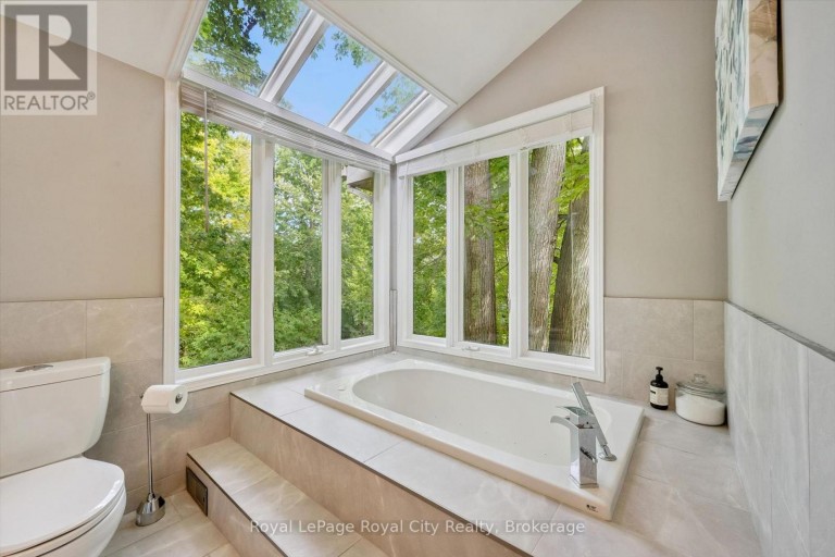 17 SUGARBUSH PLACE, Guelph (Willow West/Sugarbush/West Acres), Ontario, N1H7Z1