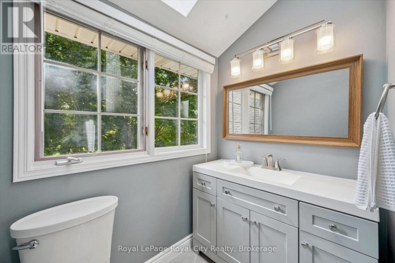 17 SUGARBUSH PLACE, Guelph (Willow West/Sugarbush/West Acres), Ontario, N1H7Z1