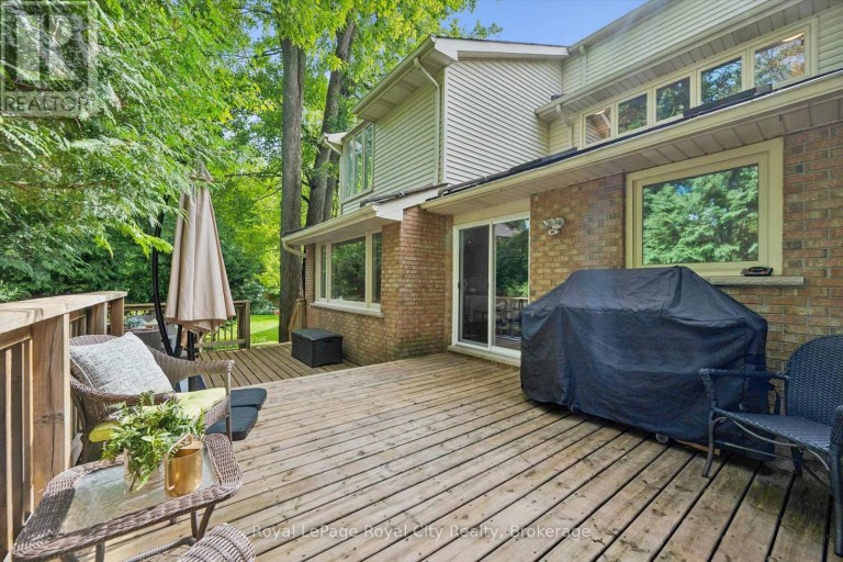 17 SUGARBUSH PLACE, Guelph (Willow West/Sugarbush/West Acres), Ontario, N1H7Z1