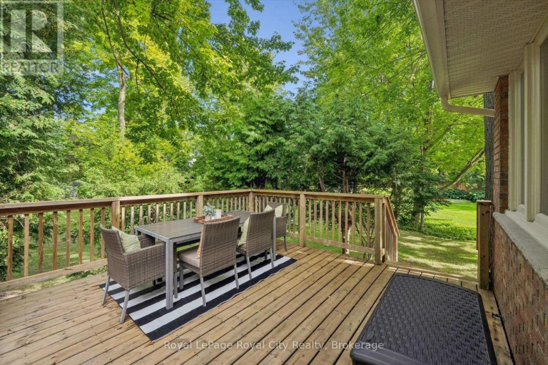 17 SUGARBUSH PLACE, Guelph (Willow West/Sugarbush/West Acres), Ontario, N1H7Z1