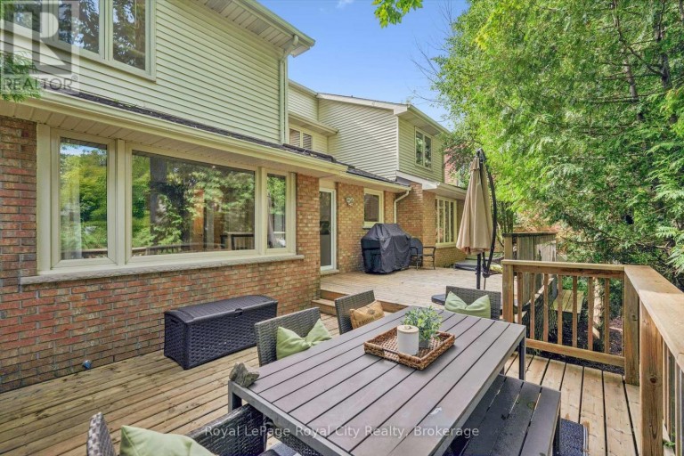 17 SUGARBUSH PLACE, Guelph (Willow West/Sugarbush/West Acres), Ontario, N1H7Z1