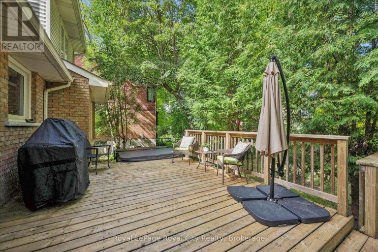 17 SUGARBUSH PLACE, Guelph (Willow West/Sugarbush/West Acres), Ontario, N1H7Z1