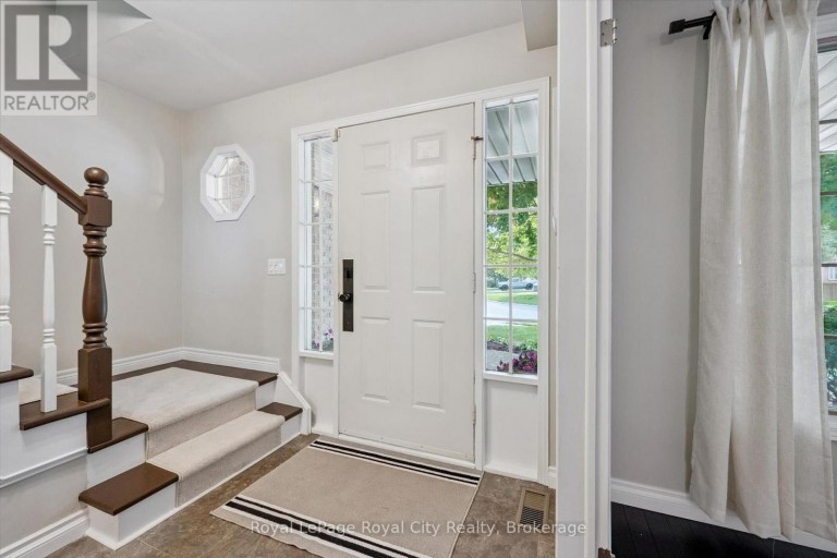17 SUGARBUSH PLACE, Guelph (Willow West/Sugarbush/West Acres), Ontario, N1H7Z1
