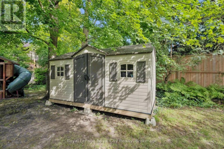 17 SUGARBUSH PLACE, Guelph (Willow West/Sugarbush/West Acres), Ontario, N1H7Z1
