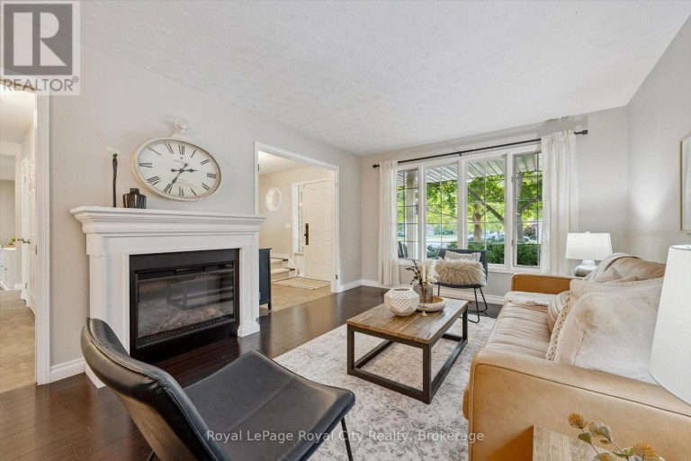 17 SUGARBUSH PLACE, Guelph (Willow West/Sugarbush/West Acres), Ontario, N1H7Z1