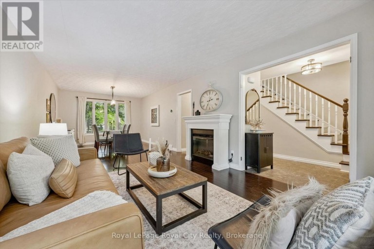 17 SUGARBUSH PLACE, Guelph (Willow West/Sugarbush/West Acres), Ontario, N1H7Z1