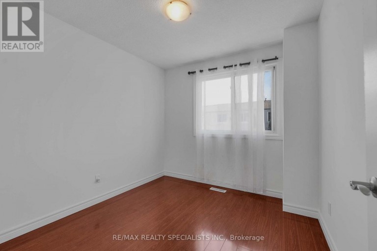 11 - 3525 BRANDON GATE DRIVE, Mississauga (Malton), Ontario, L4T3M3