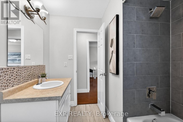 88 ENGLISH STREET, Brampton (Brampton West), Ontario, L6X2P6