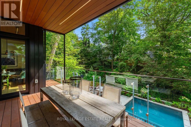 11 PINE CRESCENT, Toronto (The Beaches), Ontario, M4E1L1