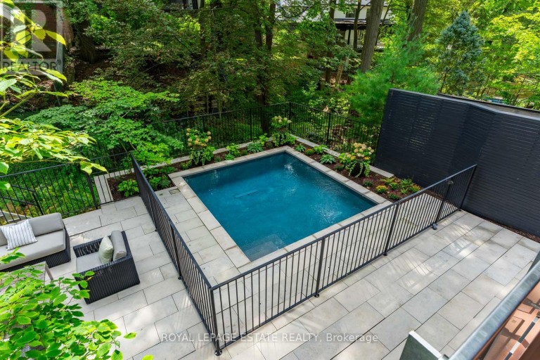 11 PINE CRESCENT, Toronto (The Beaches), Ontario, M4E1L1