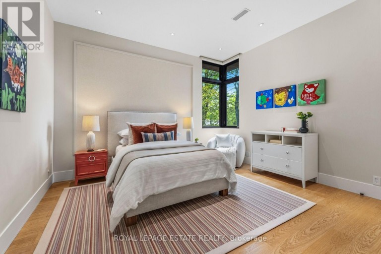 11 PINE CRESCENT, Toronto (The Beaches), Ontario, M4E1L1