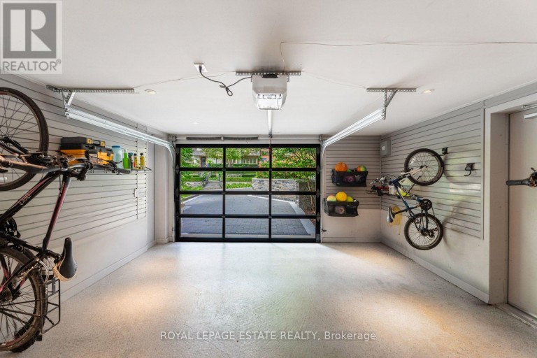 11 PINE CRESCENT, Toronto (The Beaches), Ontario, M4E1L1