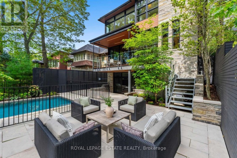 11 PINE CRESCENT, Toronto (The Beaches), Ontario, M4E1L1