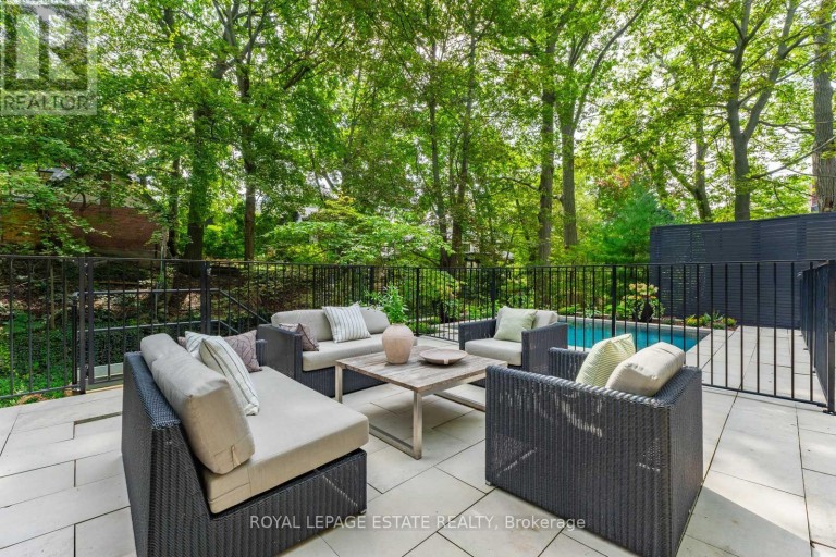 11 PINE CRESCENT, Toronto (The Beaches), Ontario, M4E1L1
