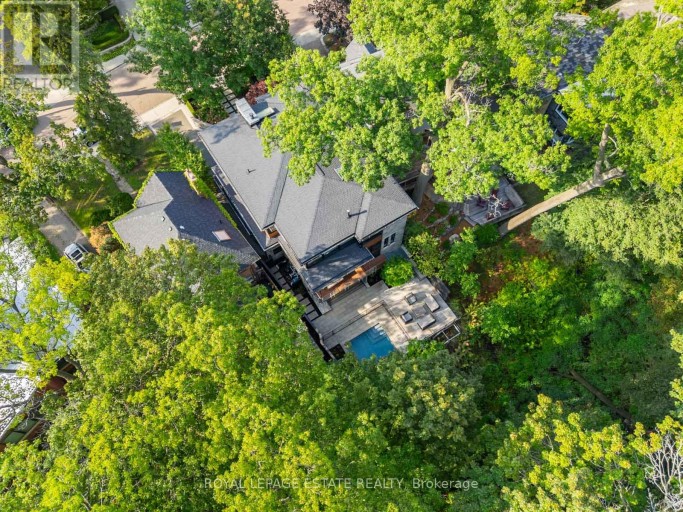 11 PINE CRESCENT, Toronto (The Beaches), Ontario, M4E1L1