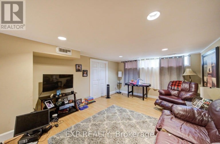 608 RUPERT AVENUE, Whitchurch-Stouffville (Stouffville), Ontario, L4A1W1