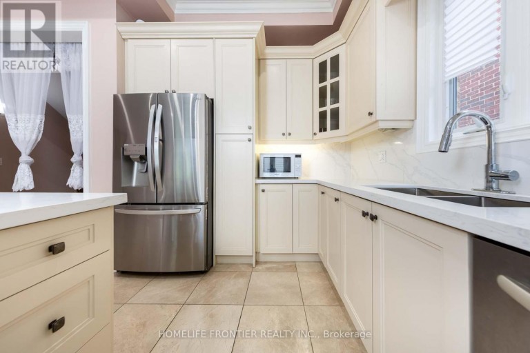 183 FINCH AVENUE E, Toronto (Willowdale East), Ontario, M2N4R8
