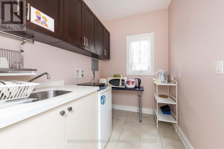 183 FINCH AVENUE E, Toronto (Willowdale East), Ontario, M2N4R8