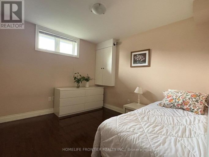 183 FINCH AVENUE E, Toronto (Willowdale East), Ontario, M2N4R8