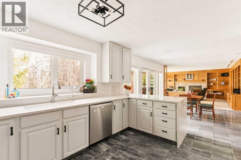 880 Shawnee Drive SW, Calgary, Alberta, T2Y1X3