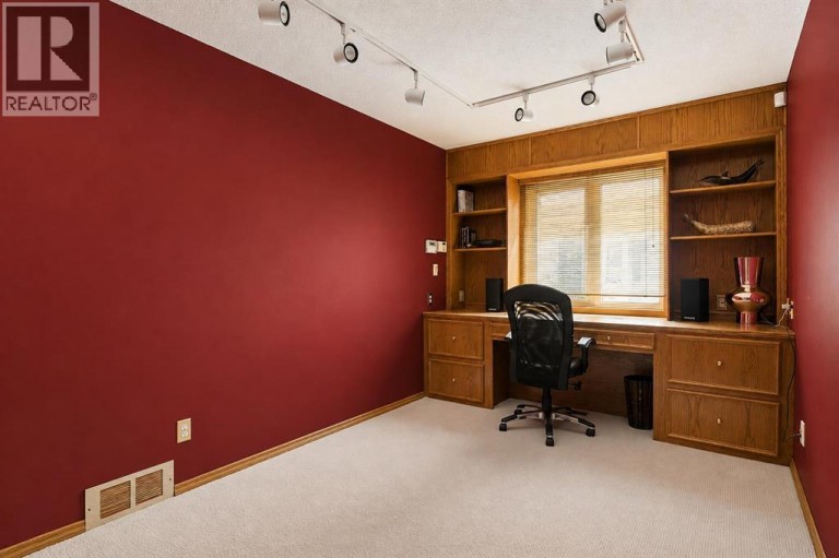 880 Shawnee Drive SW, Calgary, Alberta, T2Y1X3