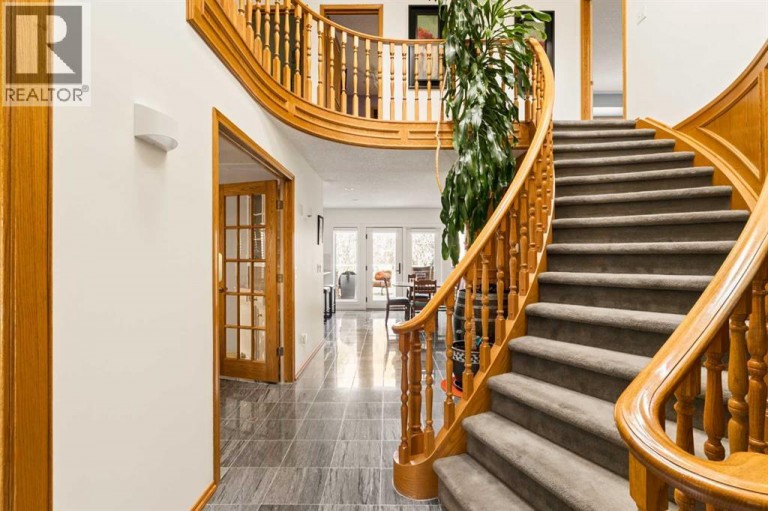 880 Shawnee Drive SW, Calgary, Alberta, T2Y1X3
