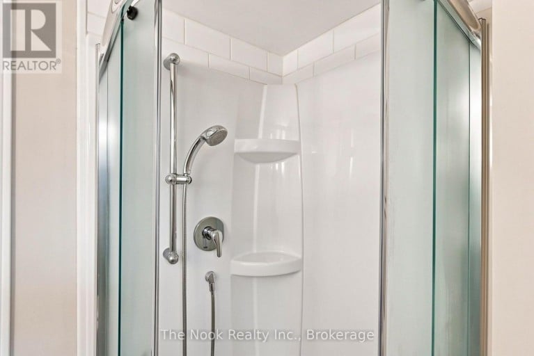 274 LABRADOR DRIVE, Oshawa (Donevan), Ontario, L1H7E8