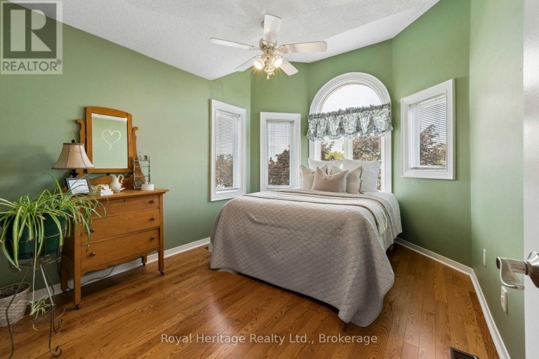 41 WINTERBERRY DRIVE, Whitby (Rolling Acres), Ontario, L1R1Z2