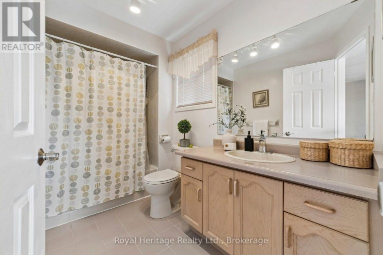 41 WINTERBERRY DRIVE, Whitby (Rolling Acres), Ontario, L1R1Z2