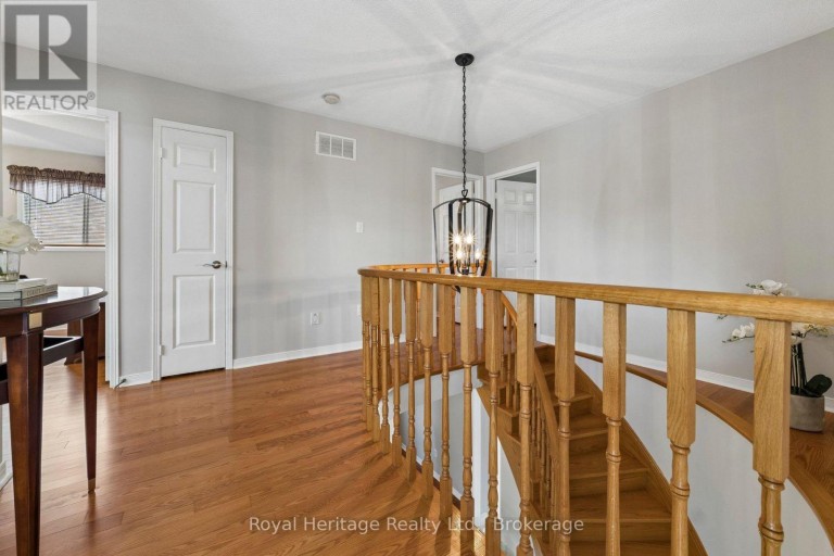 41 WINTERBERRY DRIVE, Whitby (Rolling Acres), Ontario, L1R1Z2