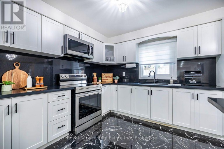 61 ADAMS DRIVE, Ajax (Central), Ontario, L1S5V2