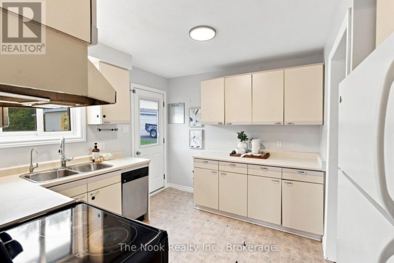 24 CEDAR RIDGE DRIVE, Kawartha Lakes (Mariposa), Ontario, L0C1G0