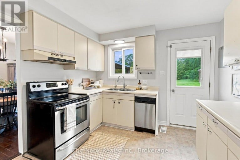 24 CEDAR RIDGE DRIVE, Kawartha Lakes (Mariposa), Ontario, L0C1G0