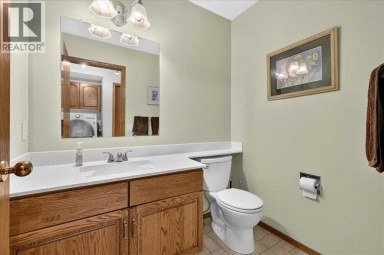 14 Hawkdale Gate NW Calgary Alberta photo 11