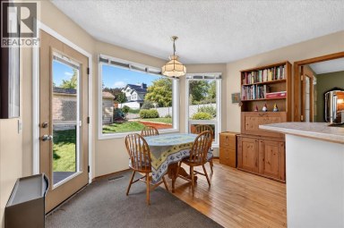 14 Hawkdale Gate NW Calgary Alberta photo 12