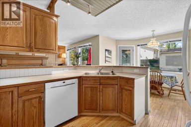 14 Hawkdale Gate NW Calgary Alberta photo 16