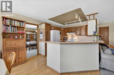 14 Hawkdale Gate NW Calgary Alberta photo 18