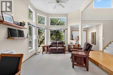 14 Hawkdale Gate NW Calgary Alberta photo 2
