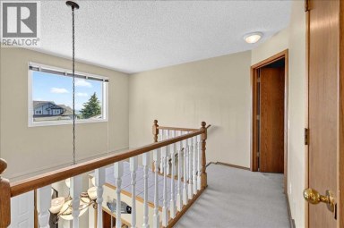 14 Hawkdale Gate NW Calgary Alberta photo 20
